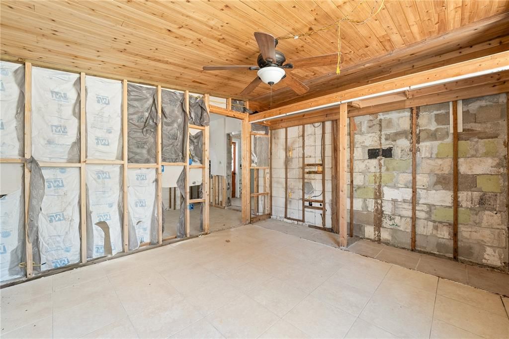 На продажу: $700,000 (0.17 acres)