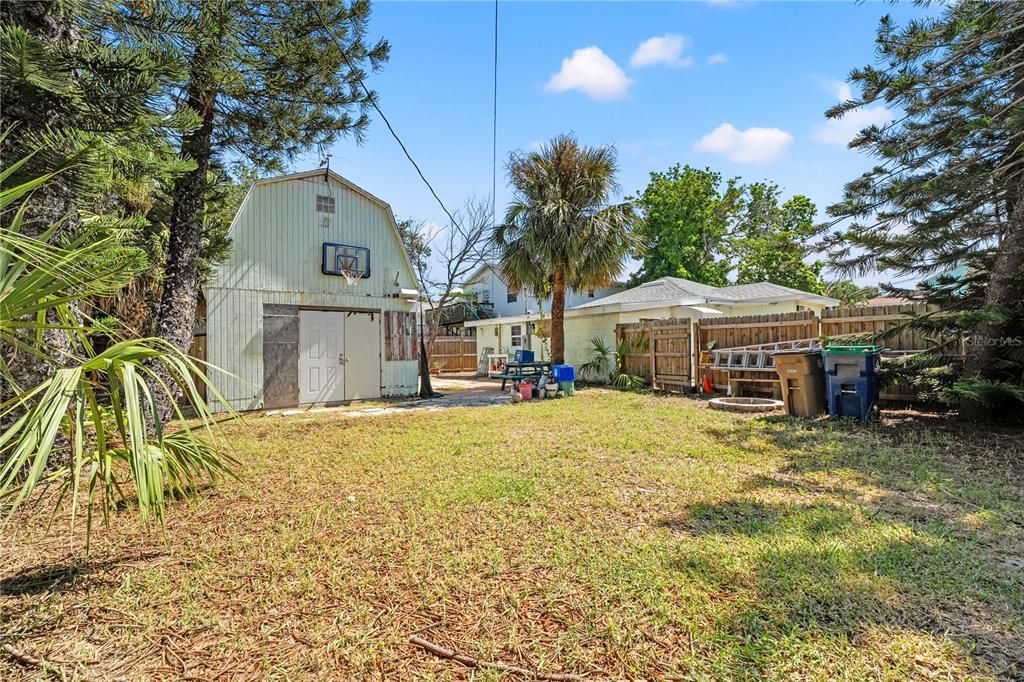 На продажу: $700,000 (0.17 acres)