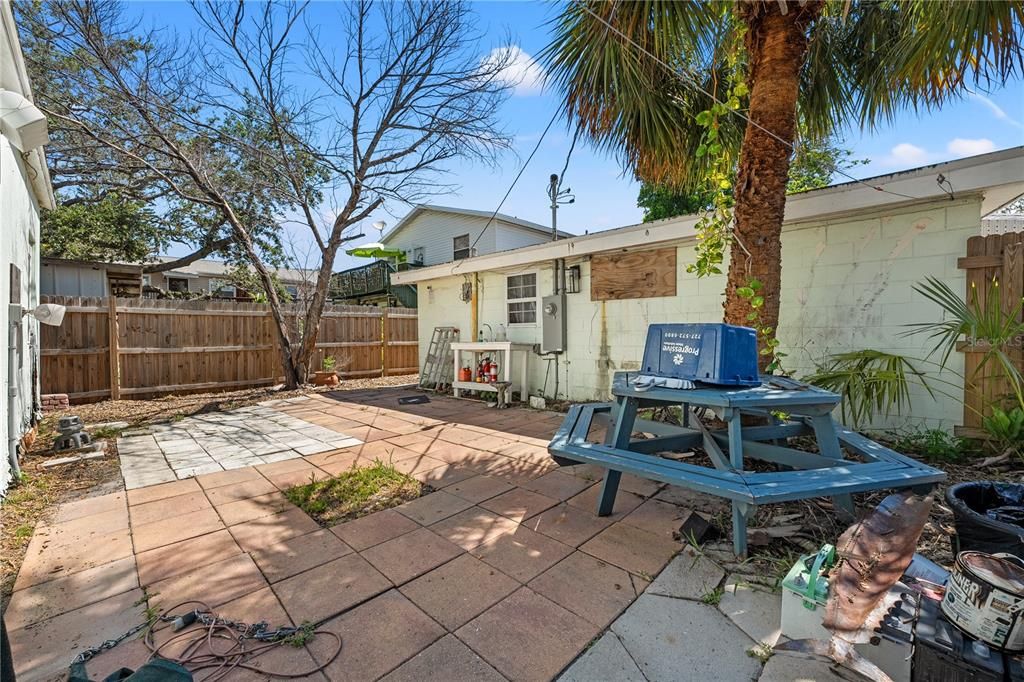 На продажу: $700,000 (0.17 acres)