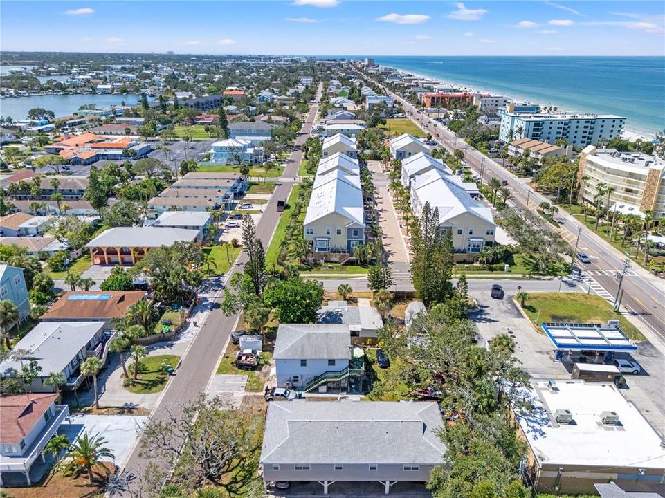 На продажу: $700,000 (0.17 acres)