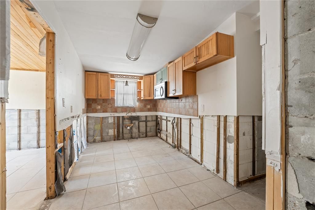 На продажу: $700,000 (0.17 acres)