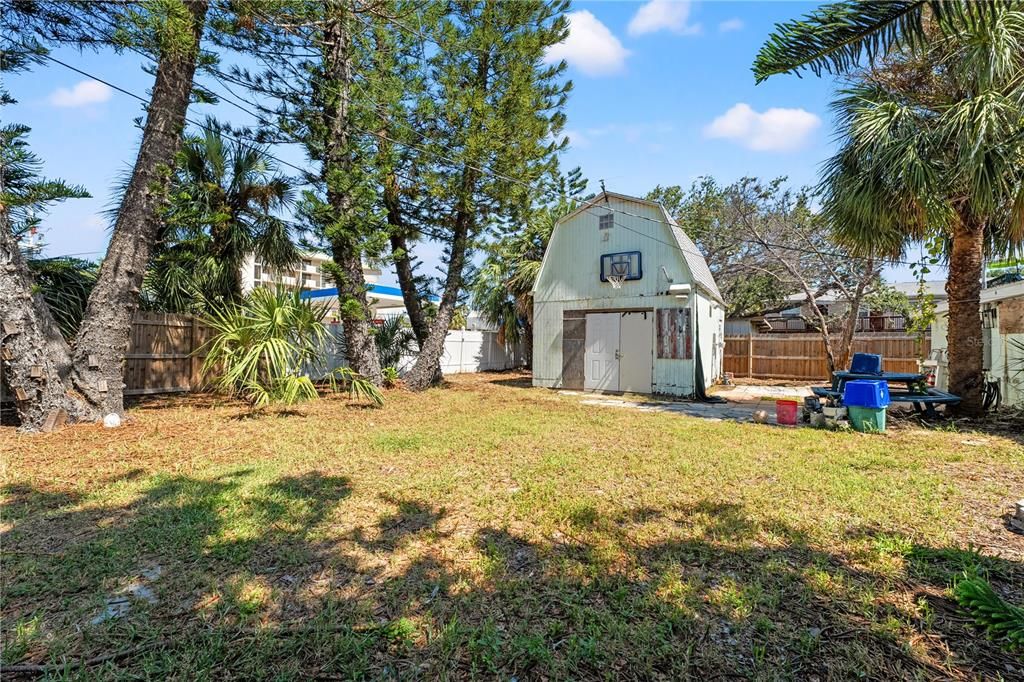 На продажу: $700,000 (0.17 acres)