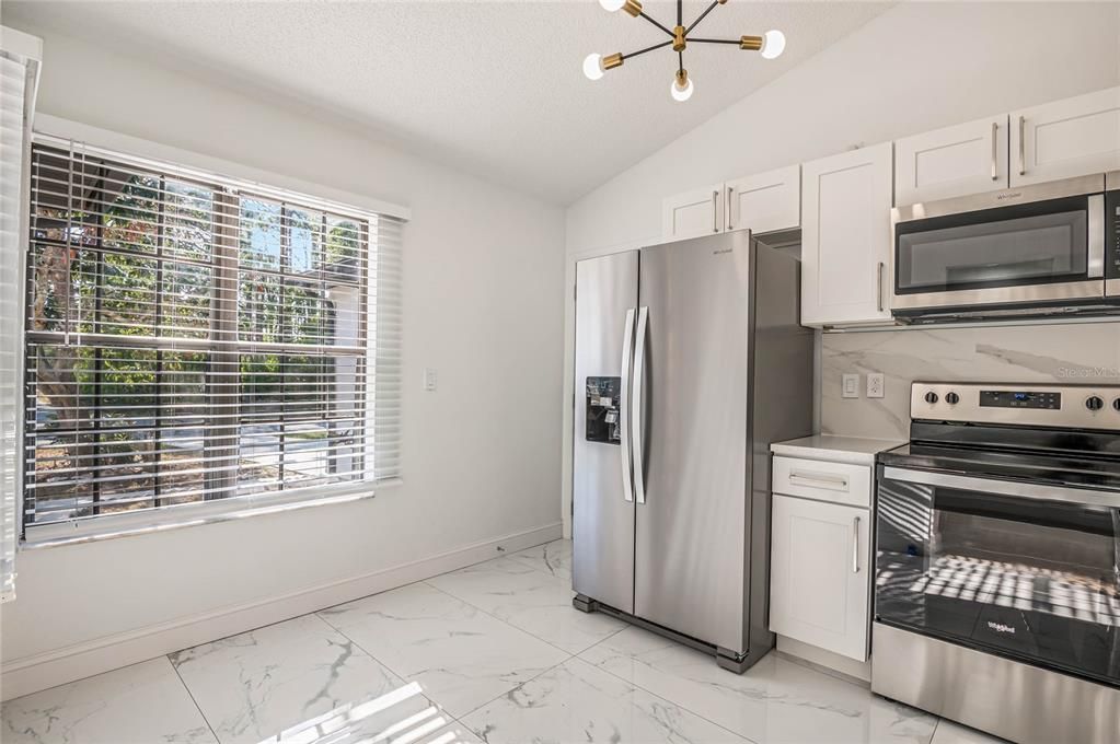 待售: $240,000 (3 贝兹, 2 浴室, 948 平方英尺)