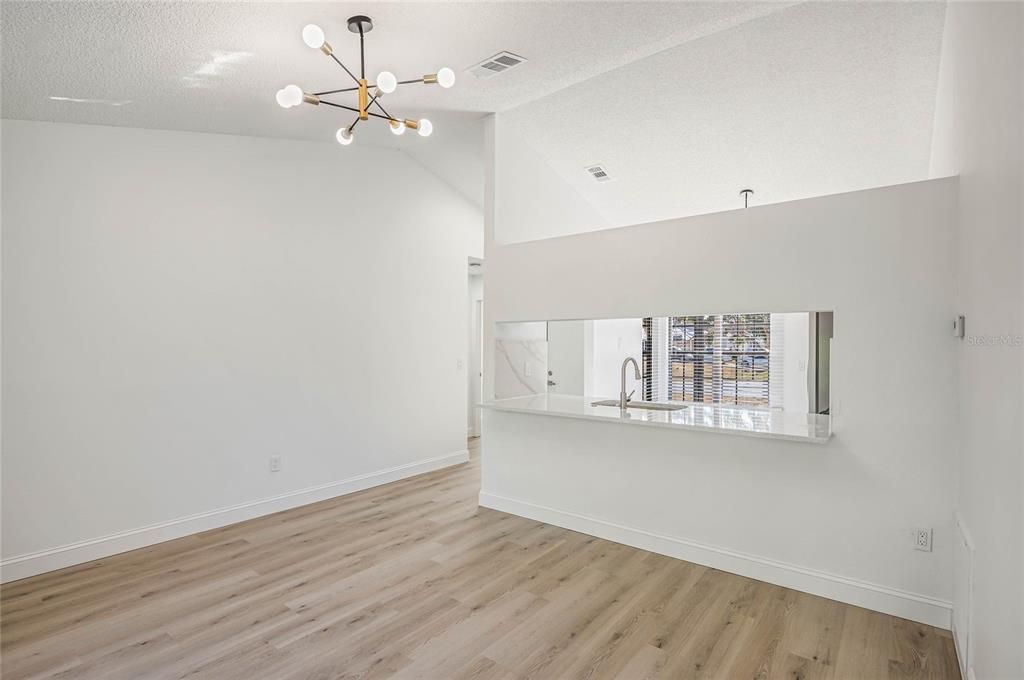 待售: $240,000 (3 贝兹, 2 浴室, 948 平方英尺)