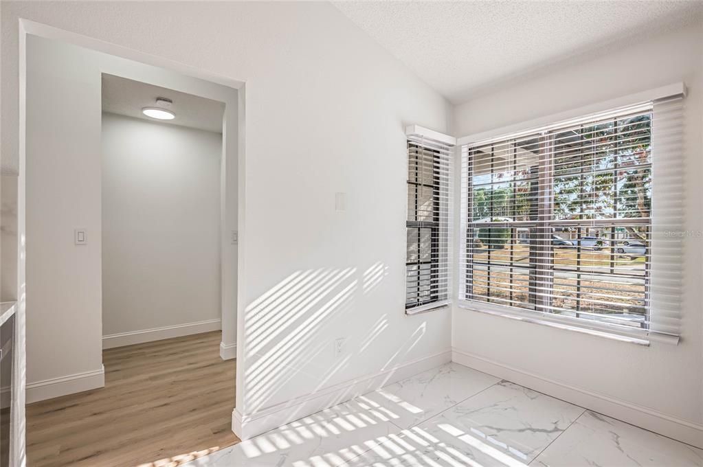 待售: $240,000 (3 贝兹, 2 浴室, 948 平方英尺)