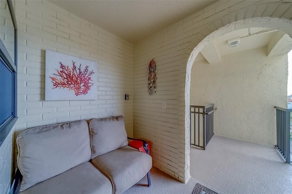 For Rent: $4,500 (2 beds, 2 baths, 1050 Square Feet)