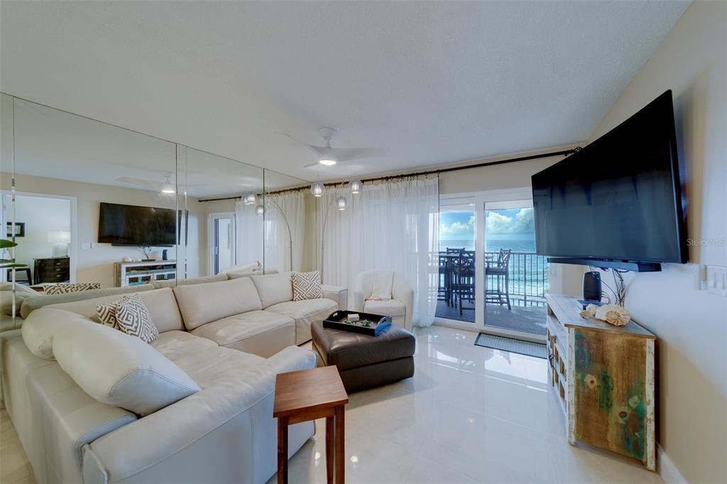 For Rent: $4,500 (2 beds, 2 baths, 1050 Square Feet)