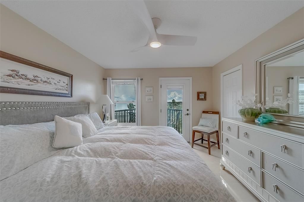 For Rent: $4,500 (2 beds, 2 baths, 1050 Square Feet)