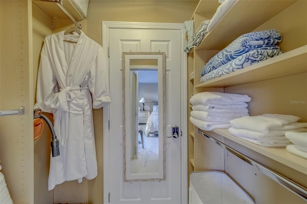 For Rent: $4,500 (2 beds, 2 baths, 1050 Square Feet)