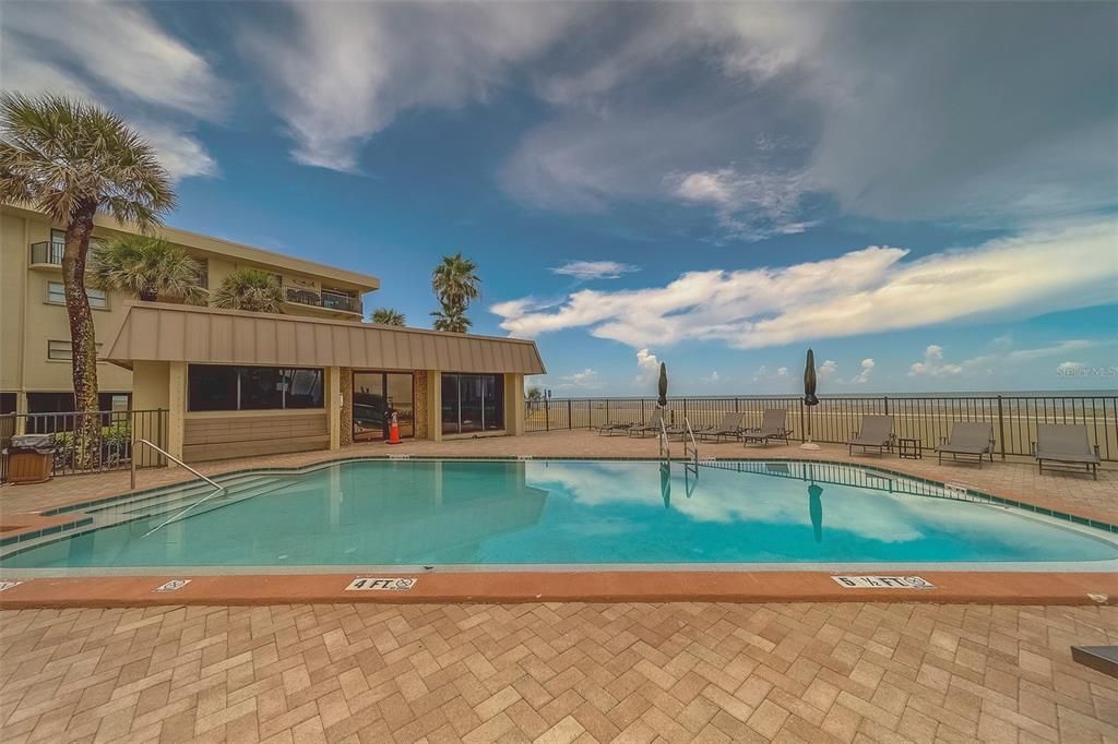 For Rent: $4,500 (2 beds, 2 baths, 1050 Square Feet)