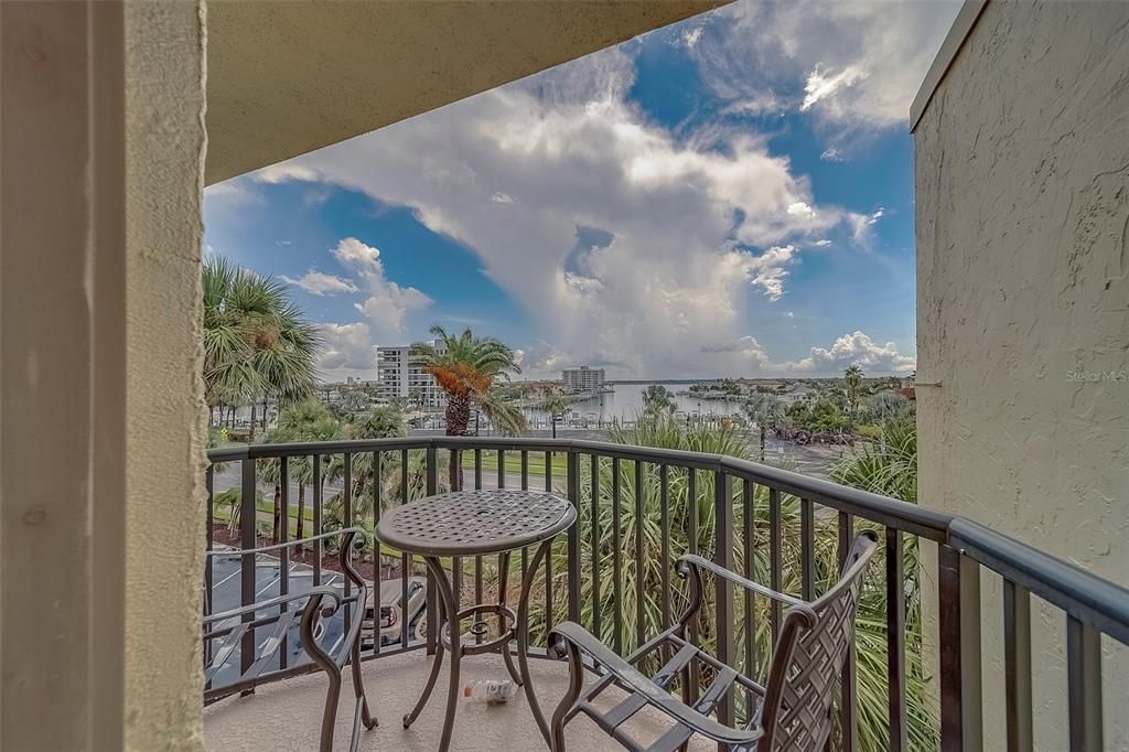 For Rent: $4,500 (2 beds, 2 baths, 1050 Square Feet)