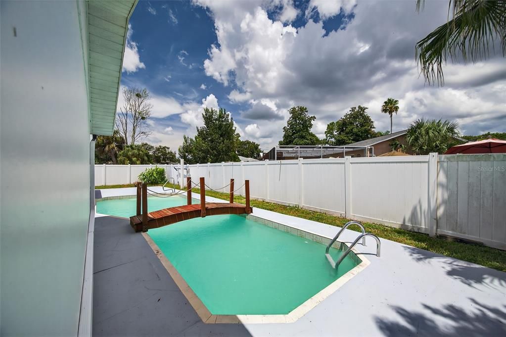 For Sale: $350,000 (3 beds, 2 baths, 2011 Square Feet)