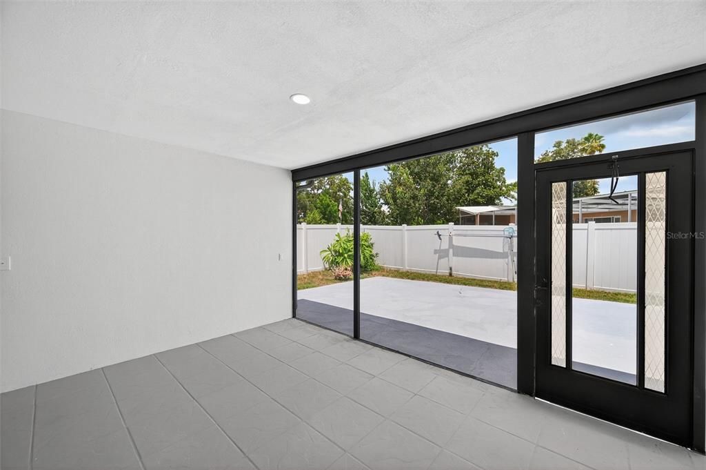 For Sale: $350,000 (3 beds, 2 baths, 2011 Square Feet)