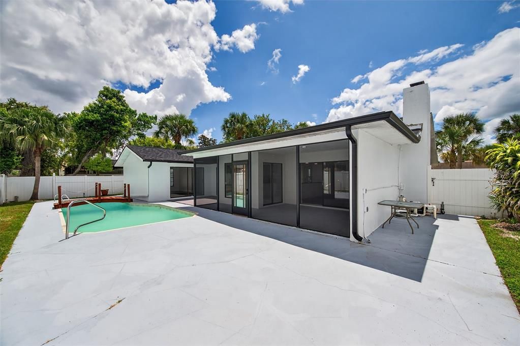 For Sale: $350,000 (3 beds, 2 baths, 2011 Square Feet)