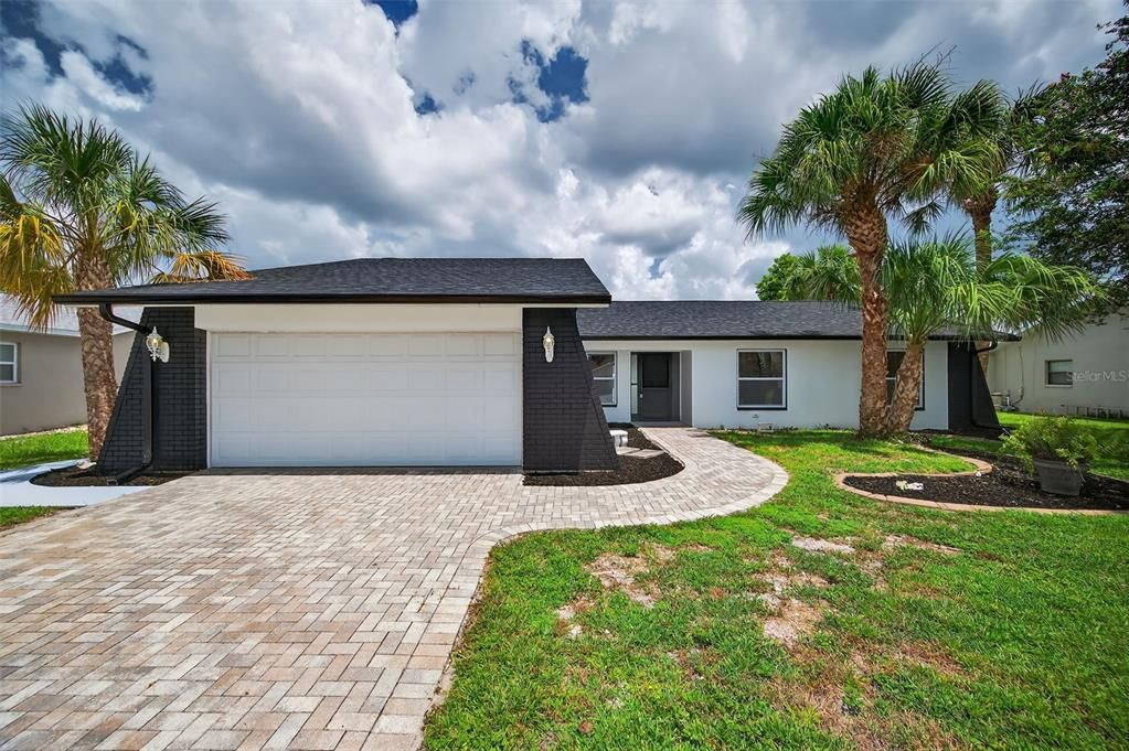 For Sale: $350,000 (3 beds, 2 baths, 2011 Square Feet)