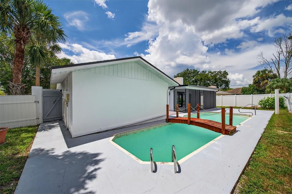 For Sale: $350,000 (3 beds, 2 baths, 2011 Square Feet)