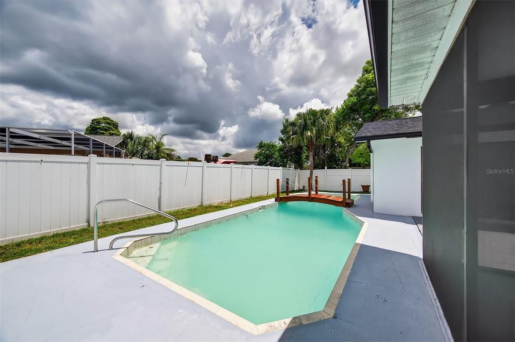 For Sale: $350,000 (3 beds, 2 baths, 2011 Square Feet)