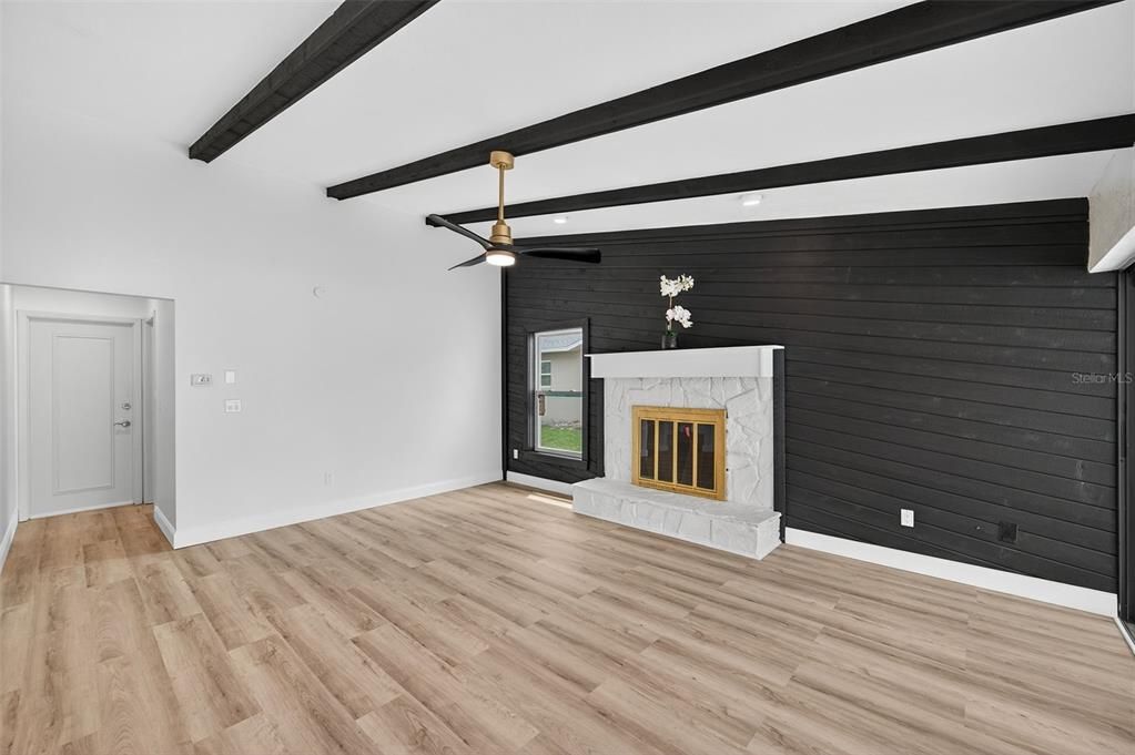 For Sale: $350,000 (3 beds, 2 baths, 2011 Square Feet)