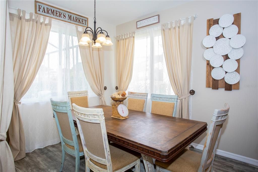 Под контрактом: $587,000 (5 спален, 4 ванн, 2604 Квадратных фут)