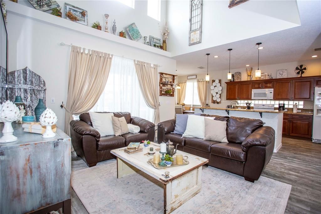 Под контрактом: $587,000 (5 спален, 4 ванн, 2604 Квадратных фут)