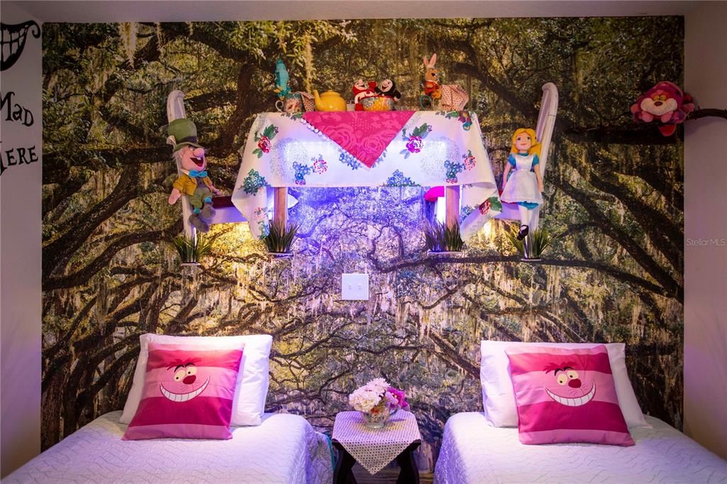 Под контрактом: $587,000 (5 спален, 4 ванн, 2604 Квадратных фут)