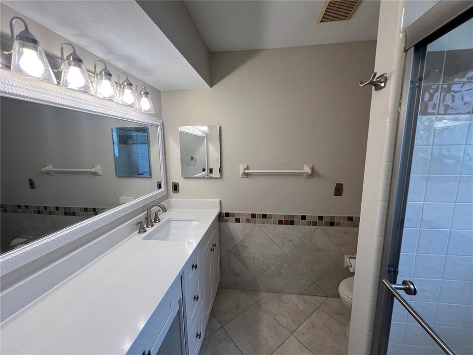 Active With Contract: $2,800 (3 beds, 3 baths, 2318 Square Feet)