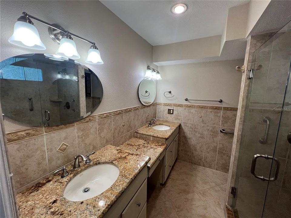 Active With Contract: $2,800 (3 beds, 3 baths, 2318 Square Feet)