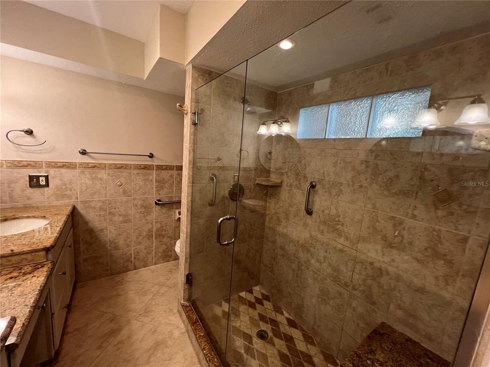 Active With Contract: $2,800 (3 beds, 3 baths, 2318 Square Feet)