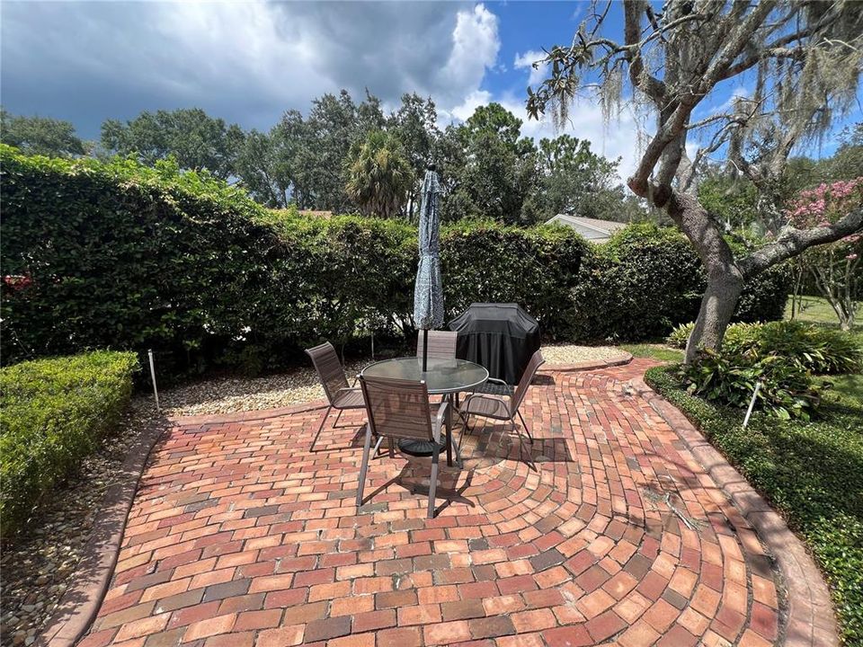 Active With Contract: $2,800 (3 beds, 3 baths, 2318 Square Feet)