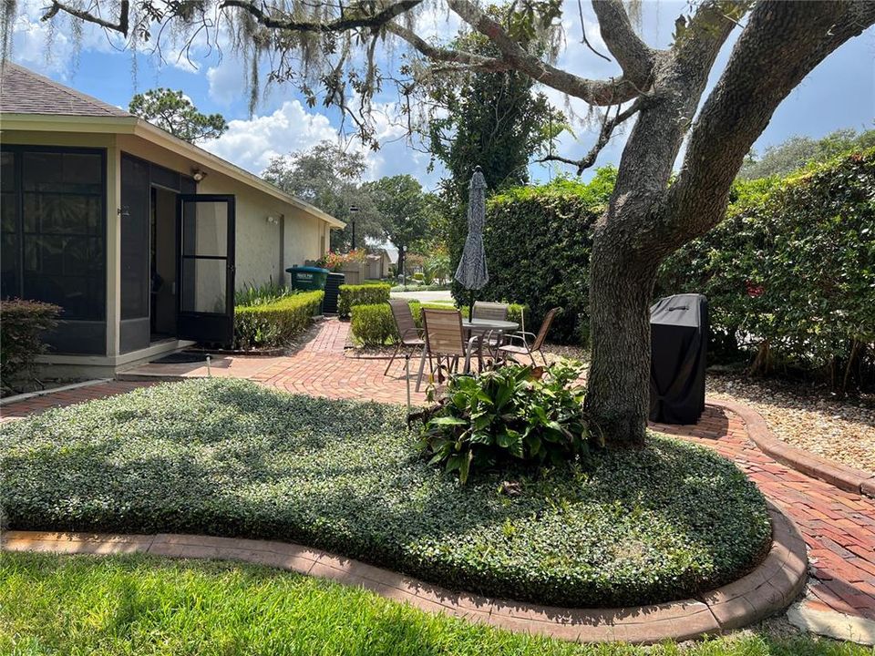 Active With Contract: $2,800 (3 beds, 3 baths, 2318 Square Feet)