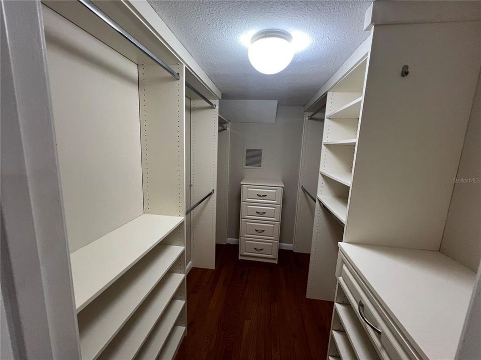 Active With Contract: $2,800 (3 beds, 3 baths, 2318 Square Feet)