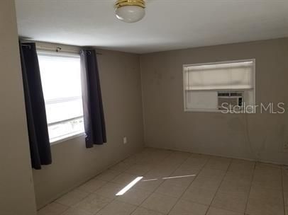 En Renta: $890 (0 camas, 1 baños, 280 Pies cuadrados)