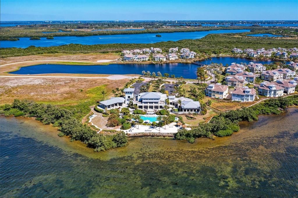 Activo con contrato: $824,900 (3 camas, 3 baños, 1994 Pies cuadrados)