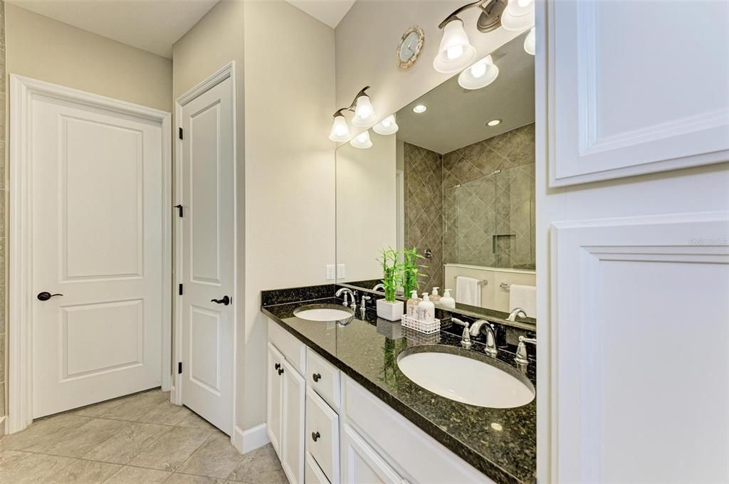 Activo con contrato: $824,900 (3 camas, 3 baños, 1994 Pies cuadrados)