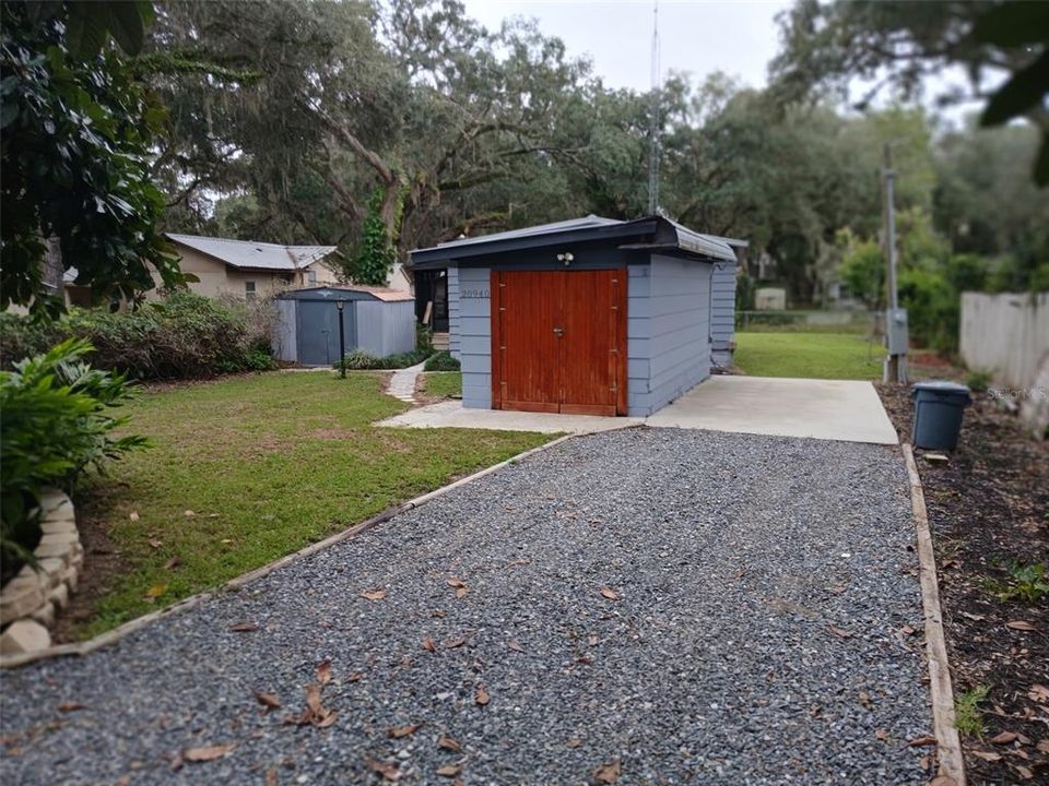 For Sale: $189,000 (2 beds, 2 baths, 989 Square Feet)