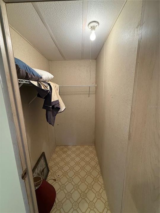 For Sale: $189,000 (2 beds, 2 baths, 989 Square Feet)