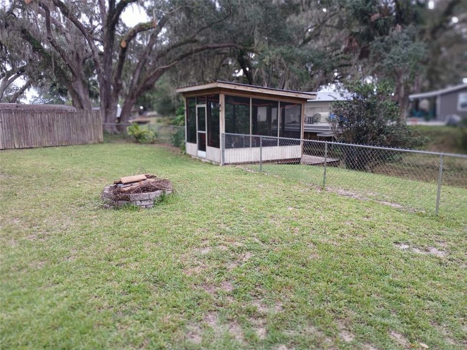 For Sale: $189,000 (2 beds, 2 baths, 989 Square Feet)