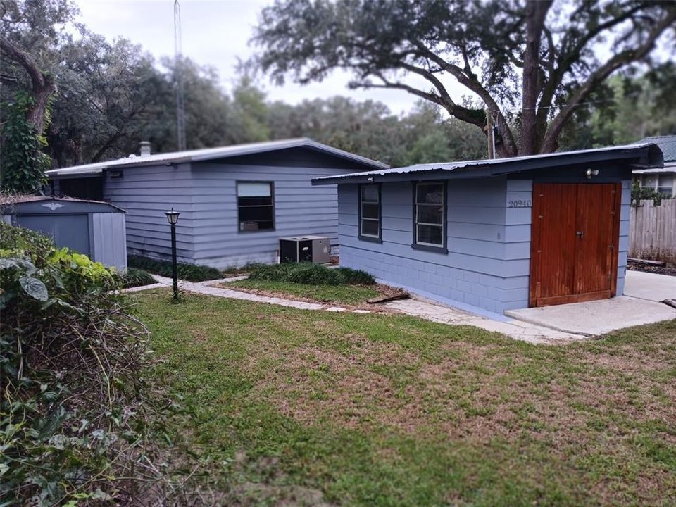 For Sale: $189,000 (2 beds, 2 baths, 989 Square Feet)