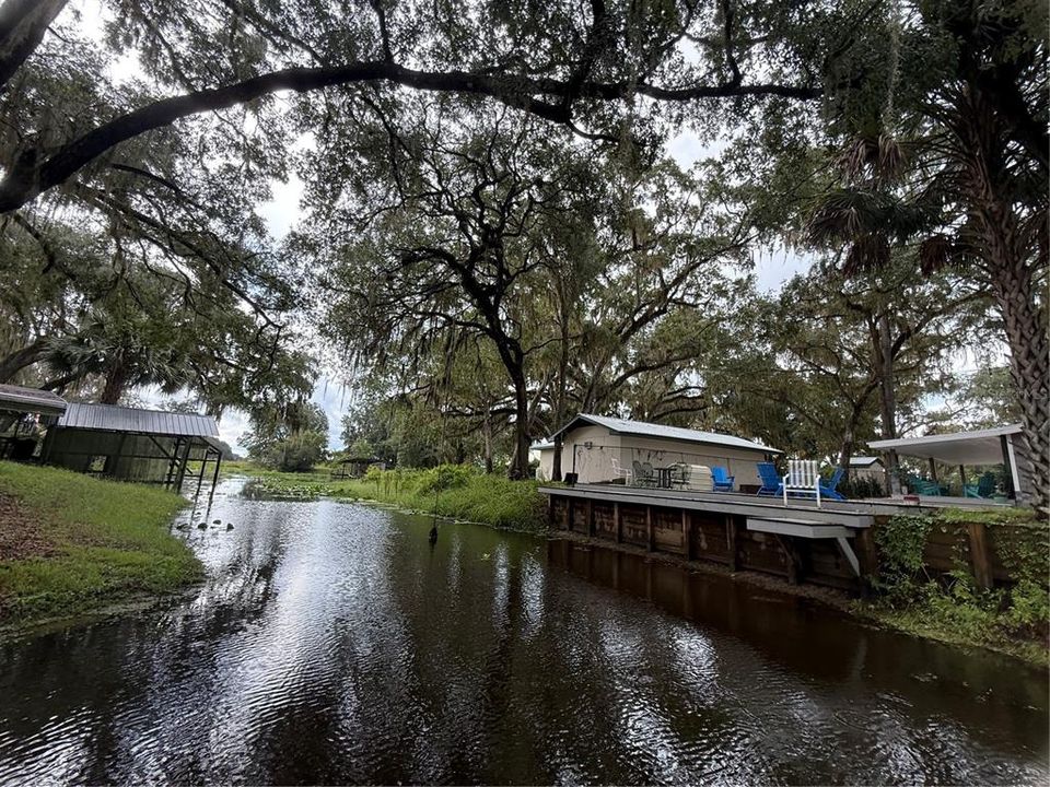 For Sale: $189,000 (2 beds, 2 baths, 989 Square Feet)