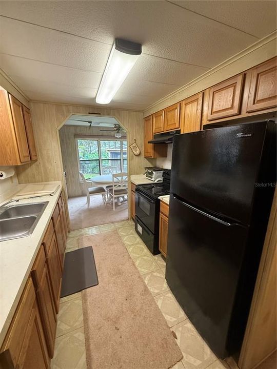 For Sale: $189,000 (2 beds, 2 baths, 989 Square Feet)