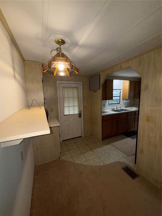 For Sale: $189,000 (2 beds, 2 baths, 989 Square Feet)