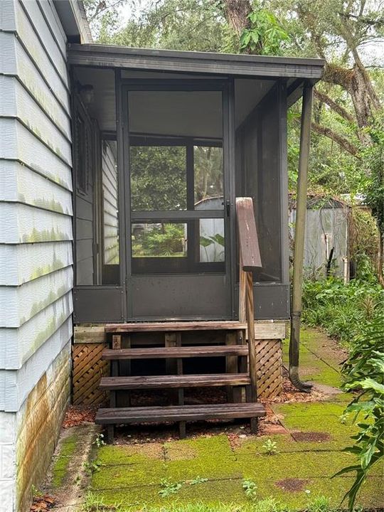 For Sale: $189,000 (2 beds, 2 baths, 989 Square Feet)