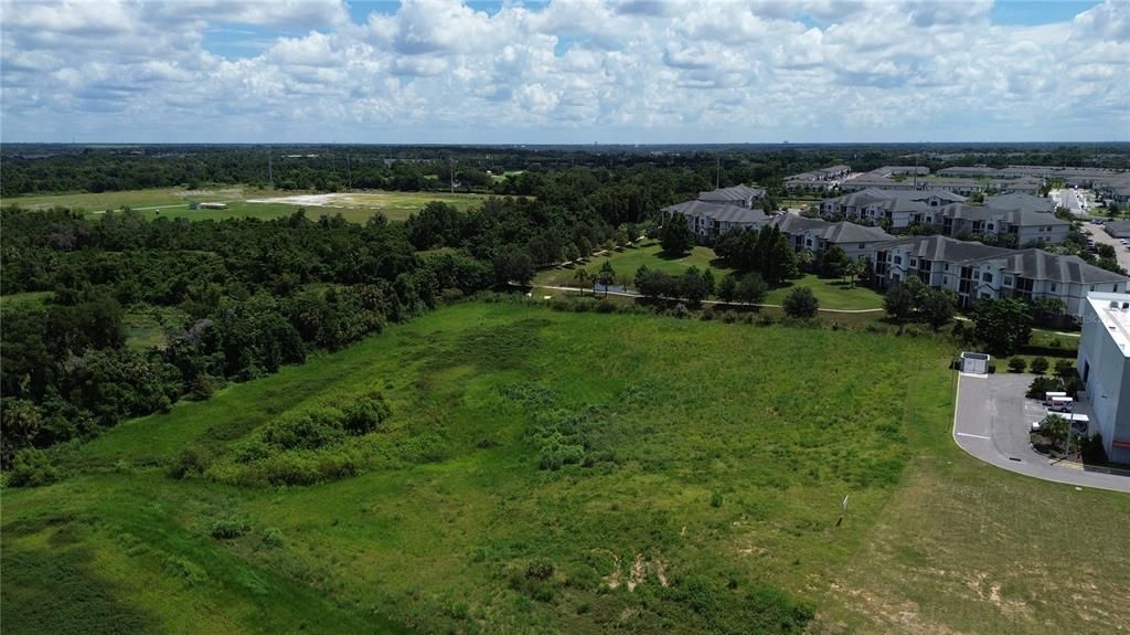 待售: $675,000 (3.38 acres)