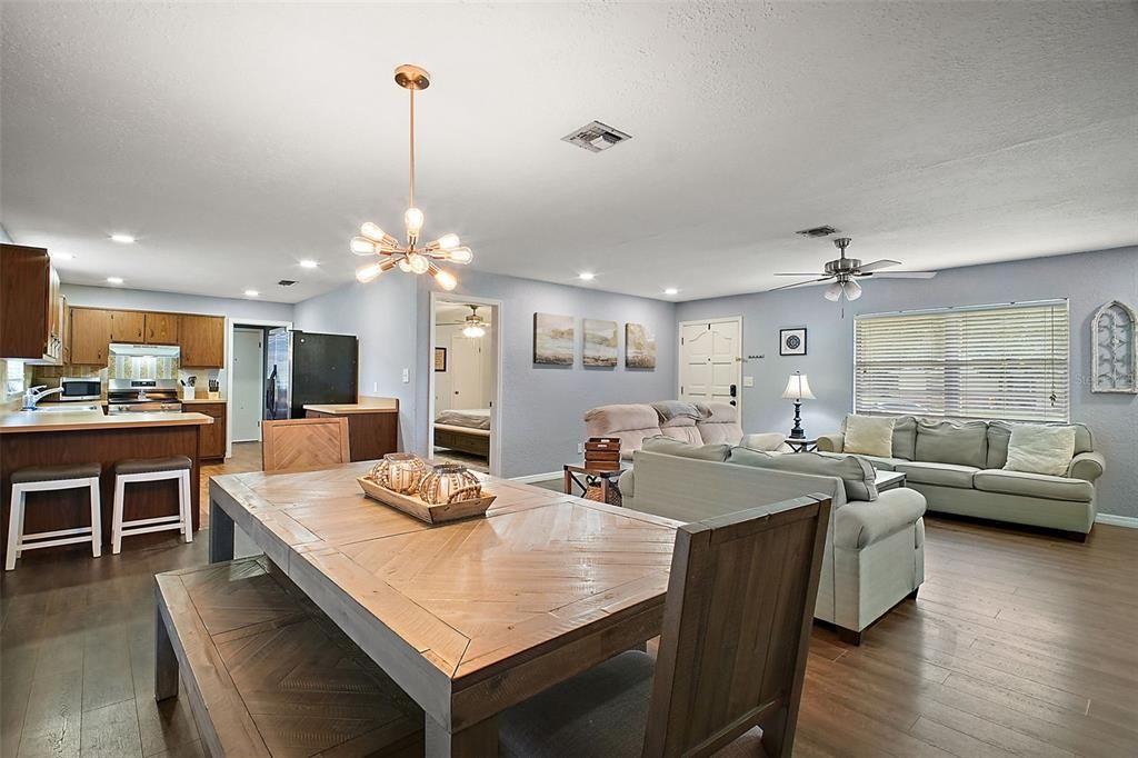 待售: $250,000 (3 贝兹, 2 浴室, 1475 平方英尺)