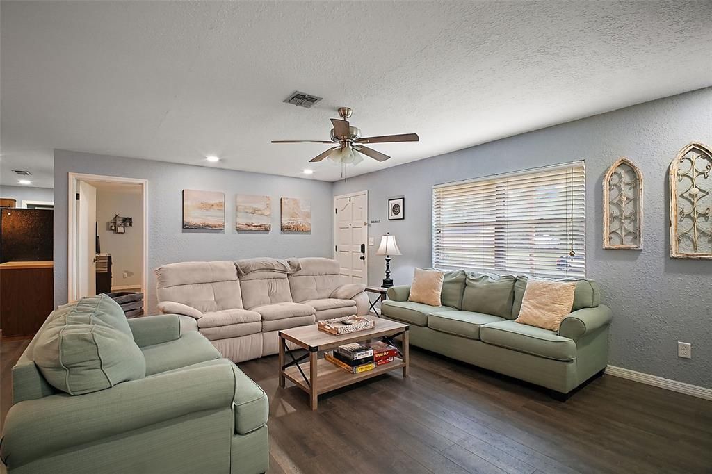 待售: $250,000 (3 贝兹, 2 浴室, 1475 平方英尺)