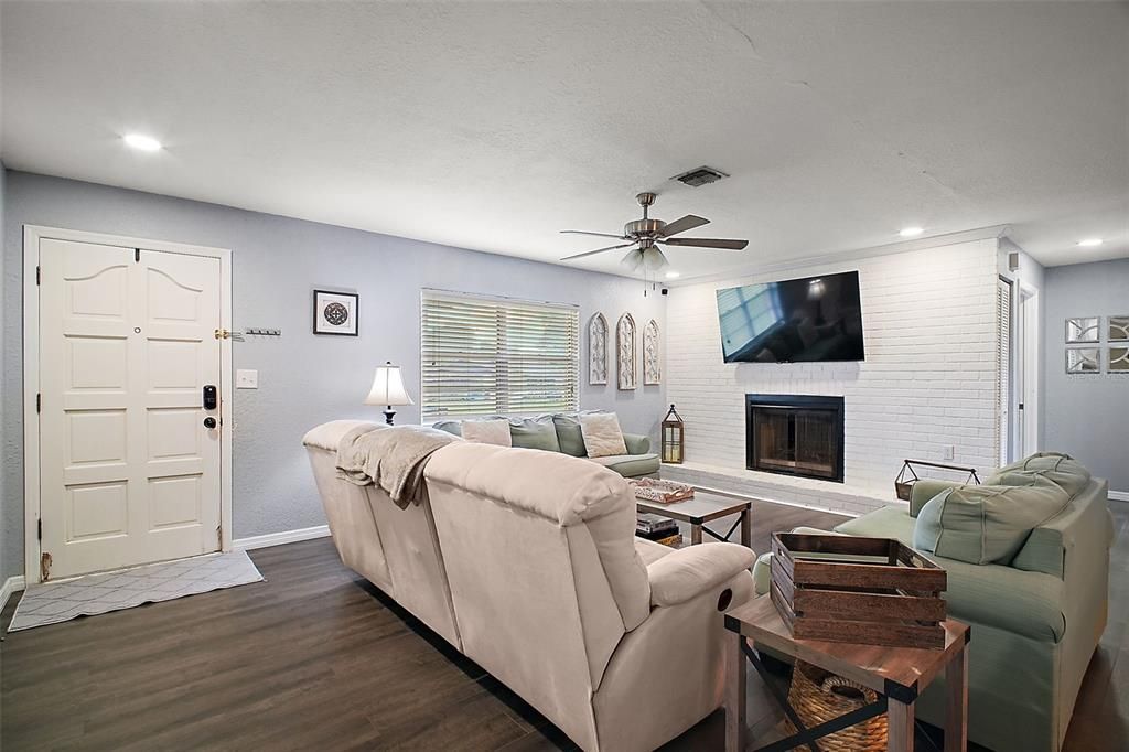 待售: $250,000 (3 贝兹, 2 浴室, 1475 平方英尺)