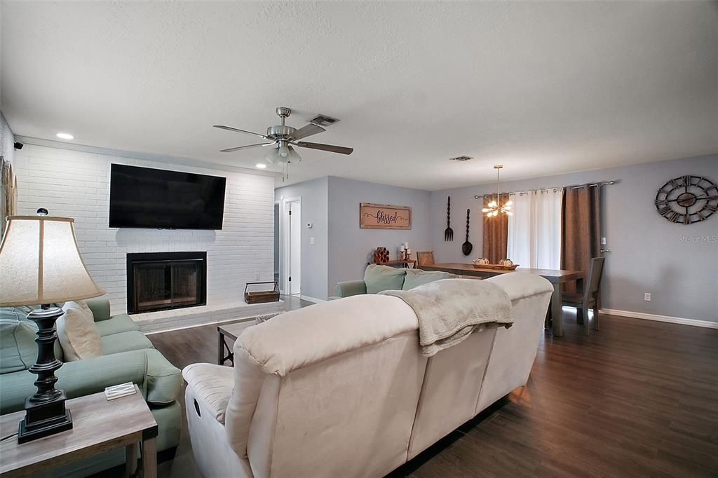 待售: $250,000 (3 贝兹, 2 浴室, 1475 平方英尺)