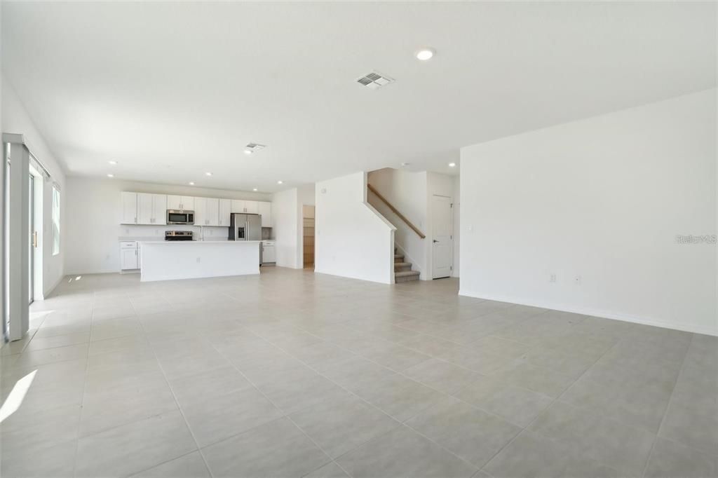 Activo con contrato: $400,000 (5 camas, 3 baños, 2273 Pies cuadrados)