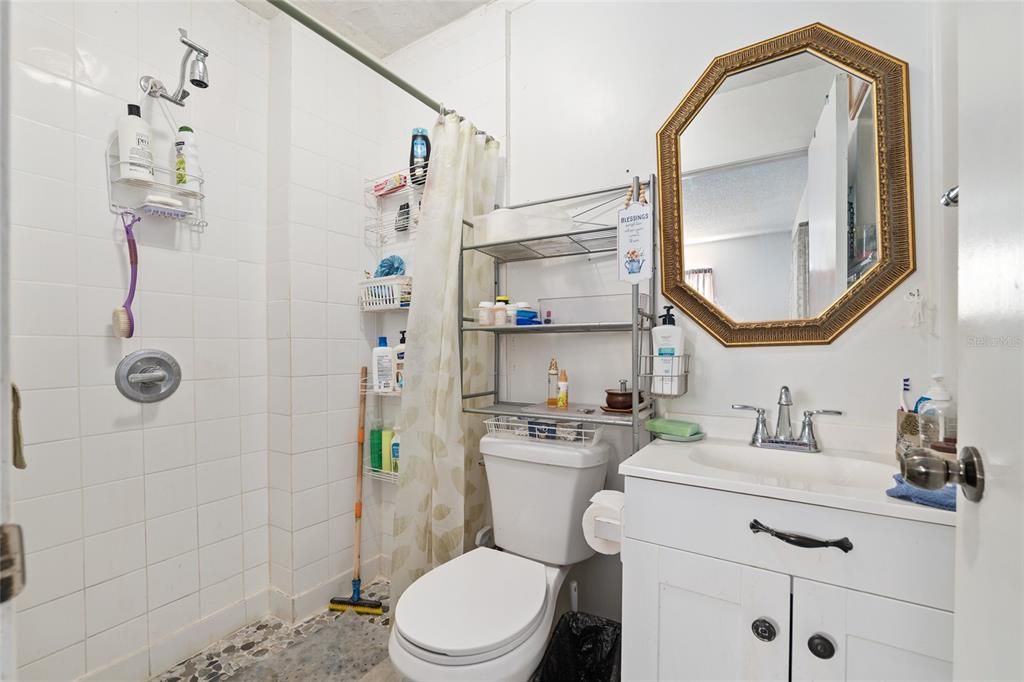 待售: $180,000 (2 贝兹, 2 浴室, 943 平方英尺)