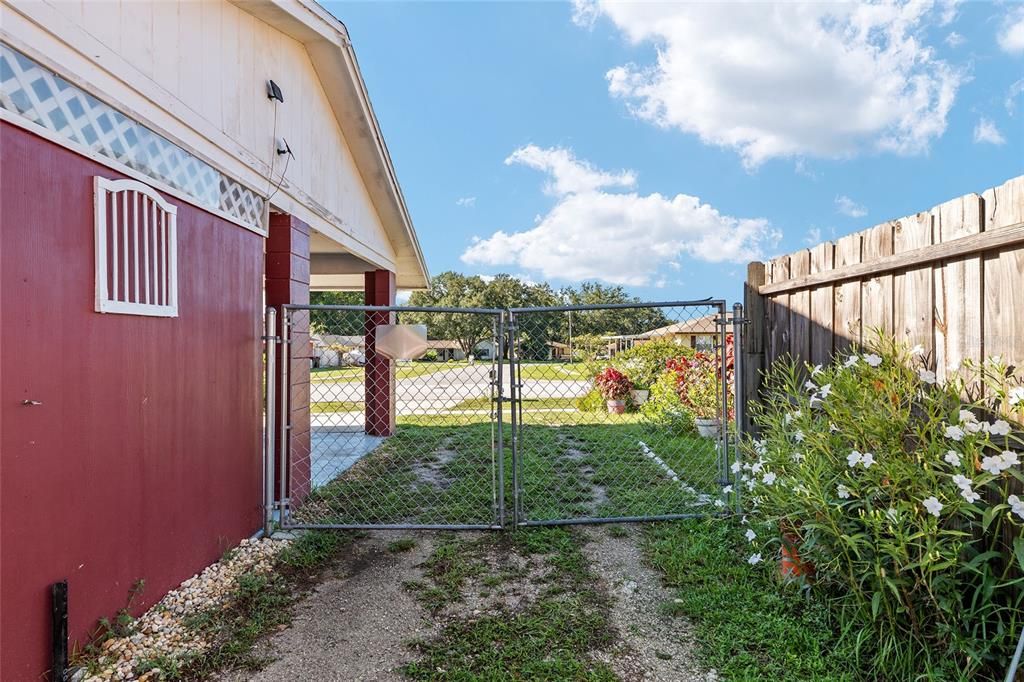 待售: $180,000 (2 贝兹, 2 浴室, 943 平方英尺)